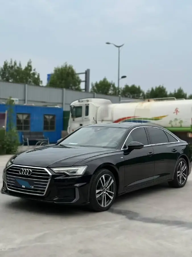 2022 Audi A6L 2.0T 190HP L4 7DCT
