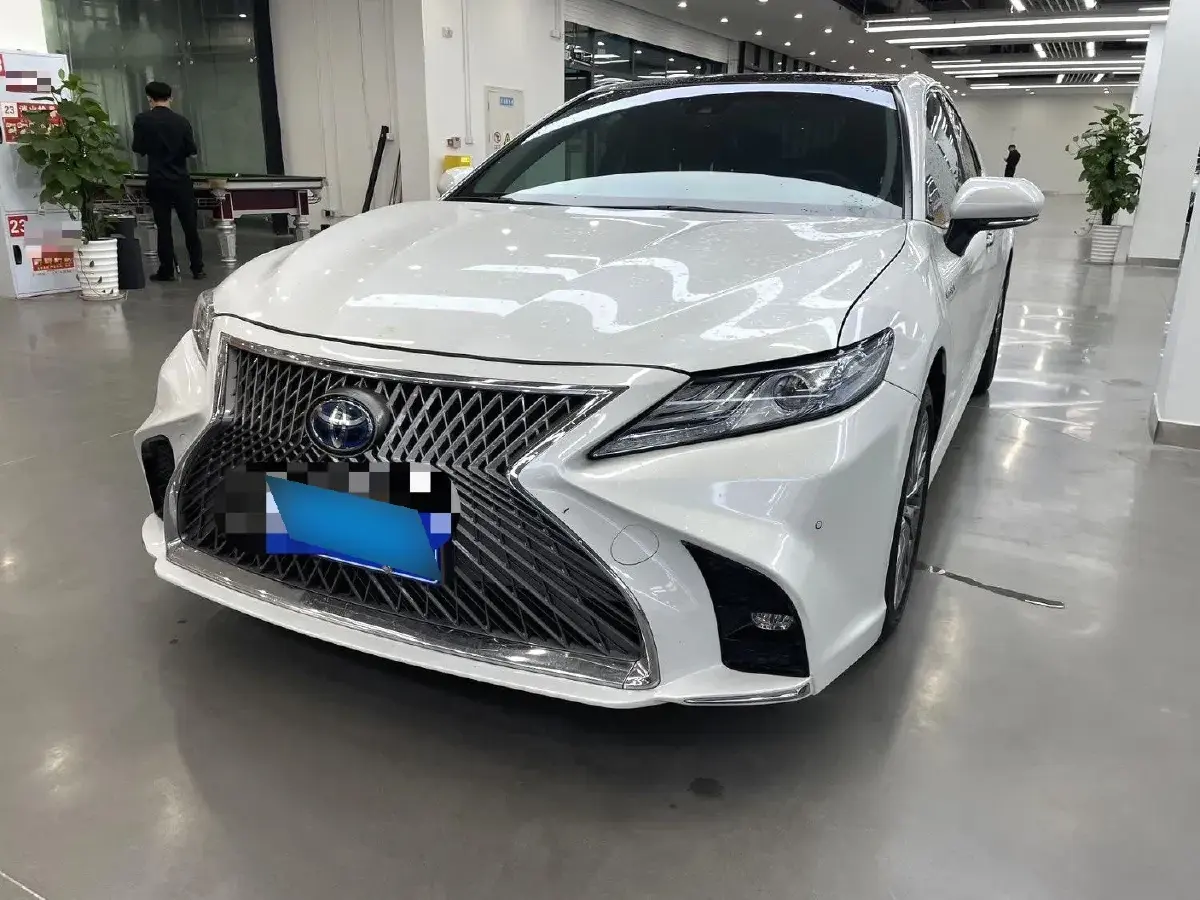 2019 Toyota Camry 2.5L 178HP L4 E-CVT Hybrid