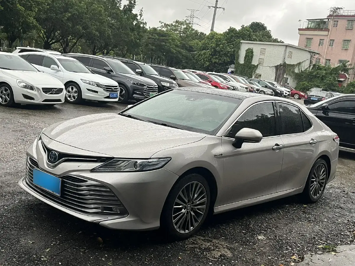 2018 Toyota Camry 2.5L 178HP L4 E-CVT Hybrid