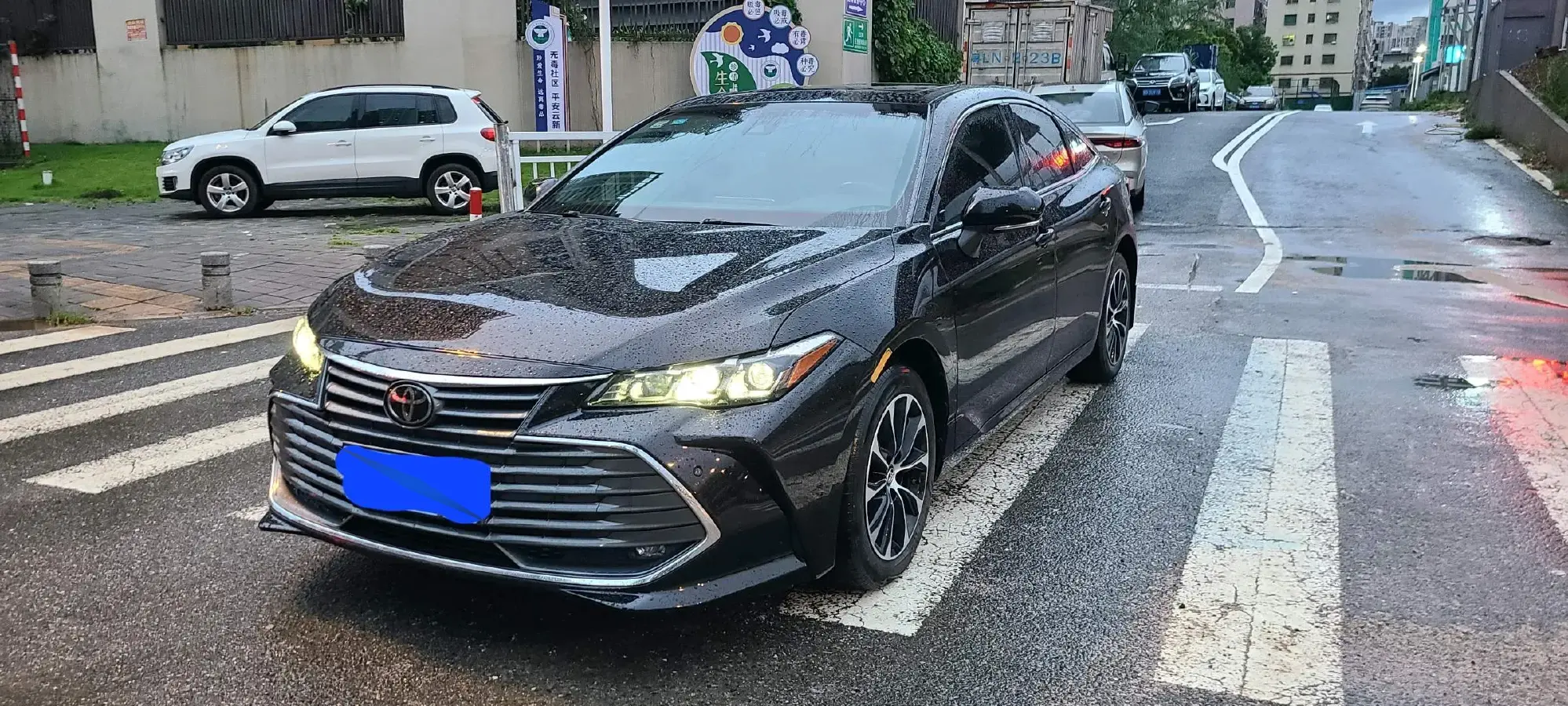 2019 Toyota Avalon 2.5L 209HP L4 8AT