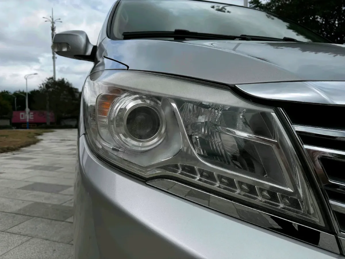 2014 JinBei Grace 2.4L 139HP L4 5MT,autocango,china used car exporter,china ev exporter,chinese used car exporter,chinese used ev exporter