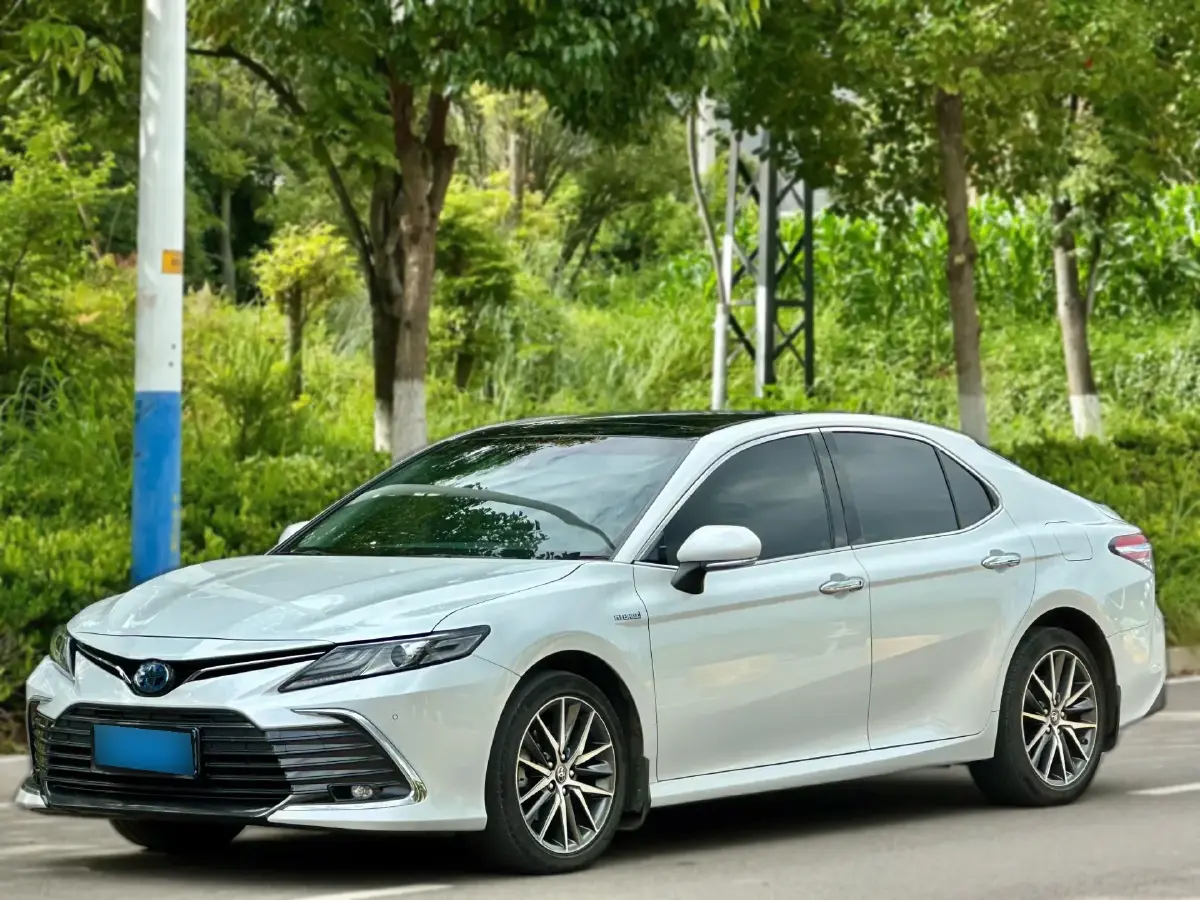 2021 Toyota Camry 2.5L 178HP L4 E-CVT Hybrid