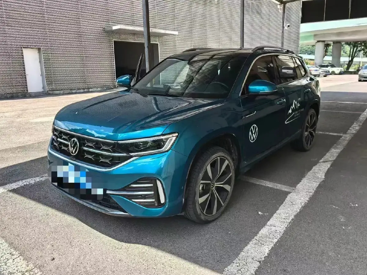 2023 Volkswagen Tayron 2.0T 220HP L4 7DCT