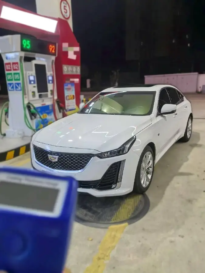 2022 Cadillac CT5 2.0T 237HP L4 10AT