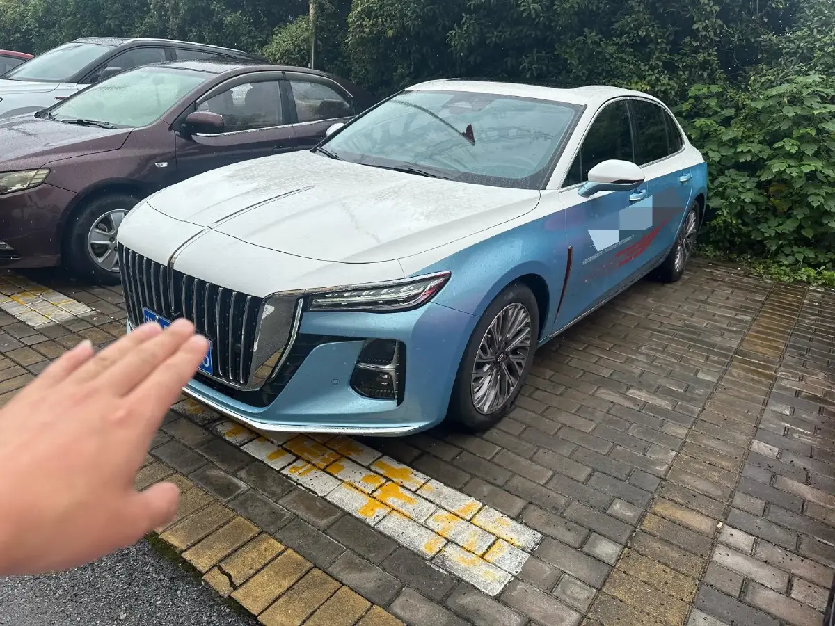 2023 HongQi H5 2.0T 224HP L4 8AT