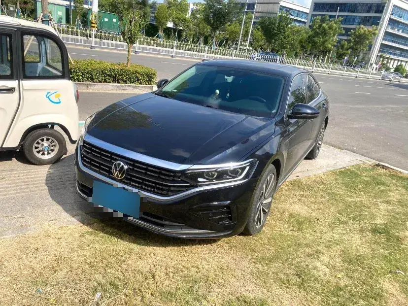 2023 Volkswagen Passat 2.0T 220HP L4 7DCT