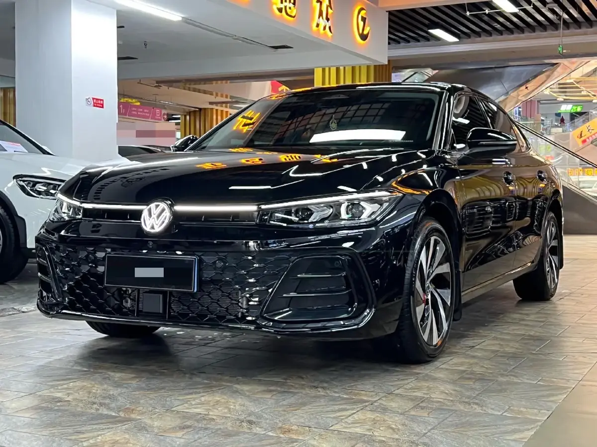 2025 Volkswagen Passat 2.0T 220HP L4 7DCT