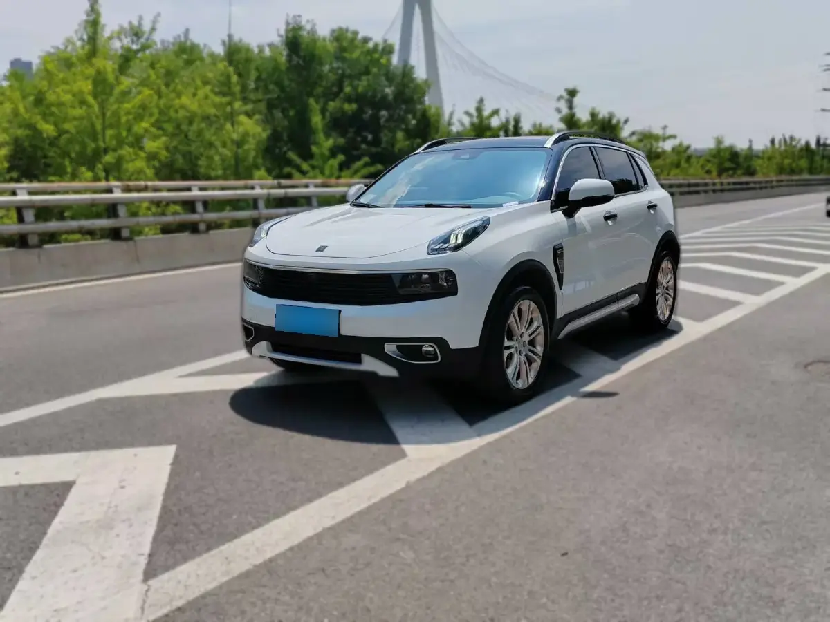 2017 LYNK&CO 01 2.0T 190HP L4 6AT