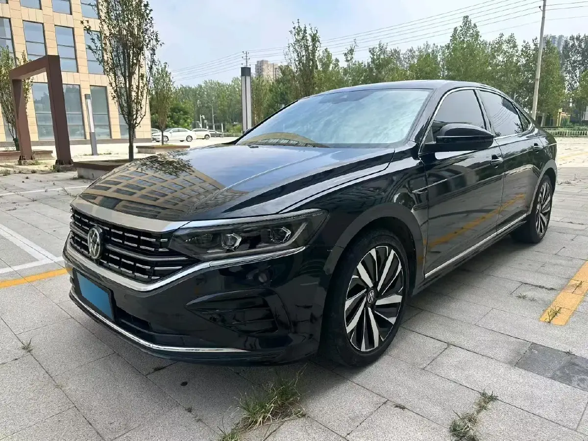 2022 Volkswagen Passat 2.0T 186HP L4 7DCT