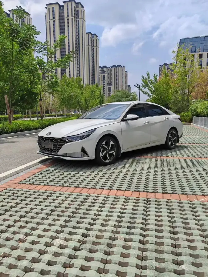 2022 Hyundai Elantra 1.5L 115HP L4 CVT