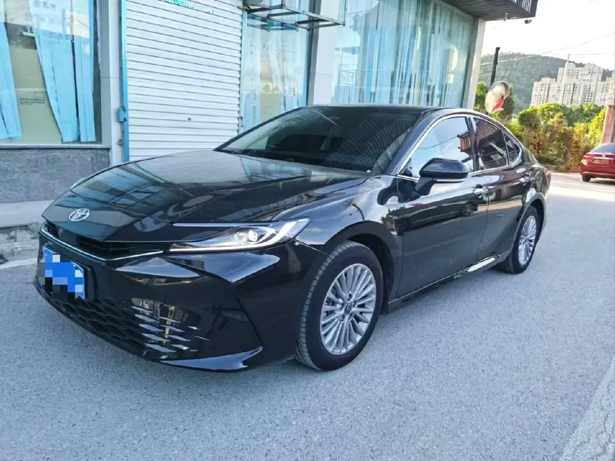 2024 Toyota Camry 2.0L 152HP L4 E-CVT Hybrid
