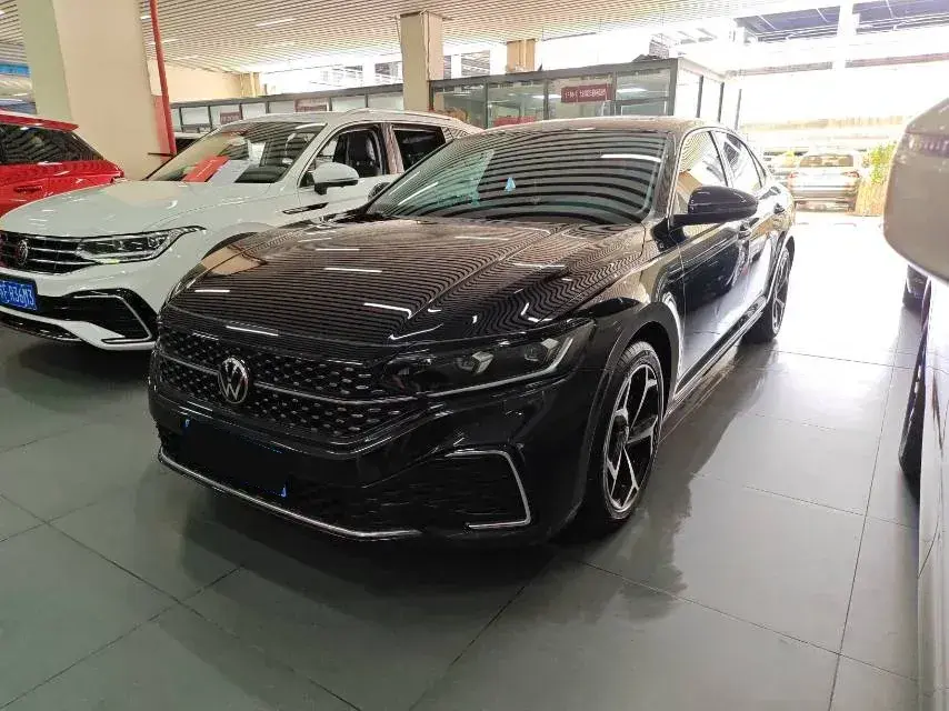 2023 Volkswagen Passat 2.0T 186HP L4 7DCT