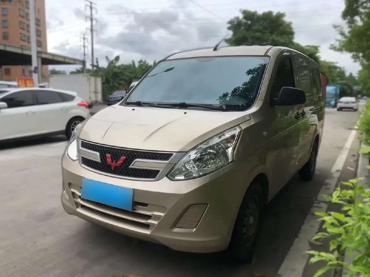 2016 WuLing RongGuang V 1.2L 88HP L4 5MT