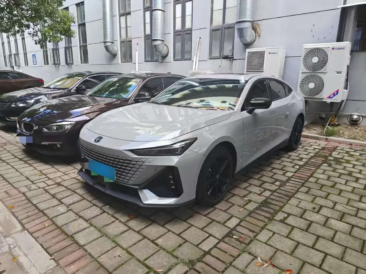 2023 ChangAn UNI-V iDD 1.5T 170HP L4 6TCT PHEV 18.4KWH