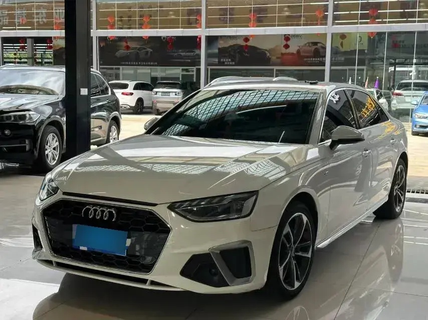 2022 Audi A4L 2.0T 190HP L4 7DCT