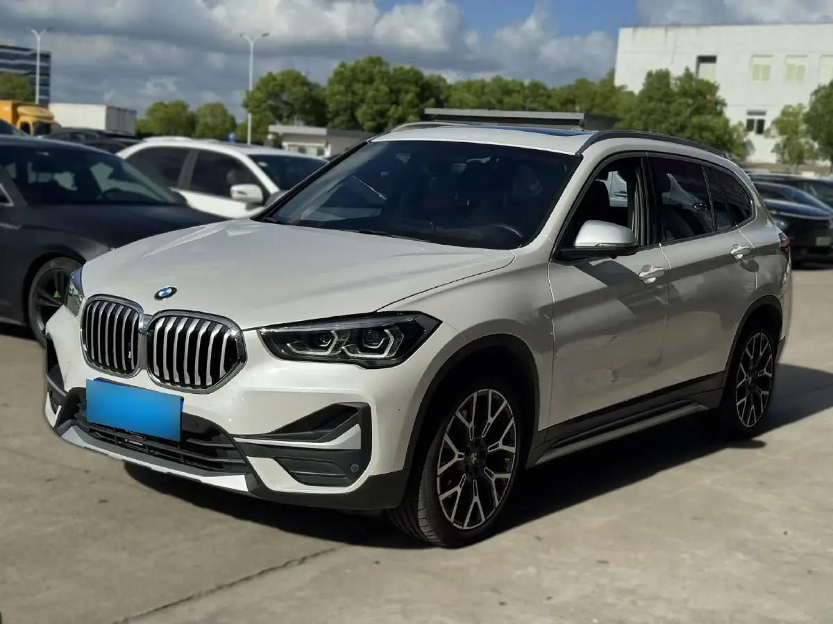 2022 BMW X1 2.0T 192HP L4 8AT