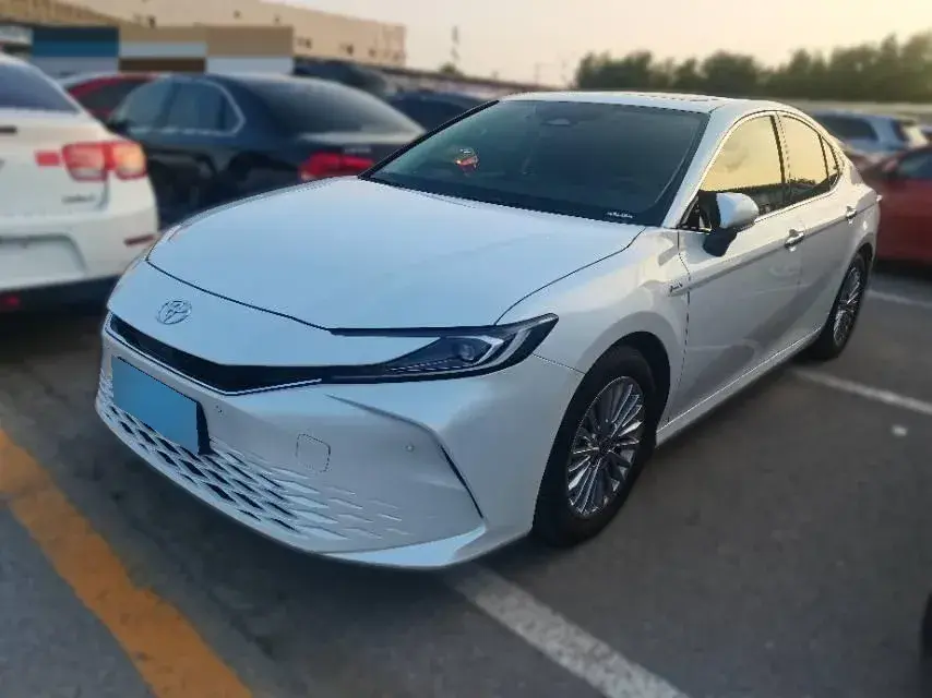 2024 Toyota Camry 2.0L 152HP L4 E-CVT Hybrid