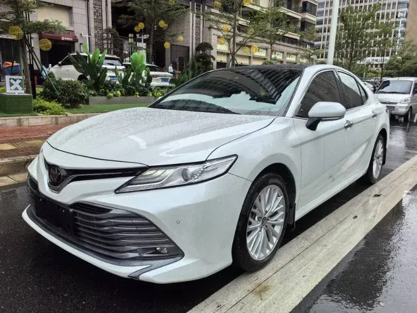 2019 Toyota Camry 2.5L 209HP L4 8AT