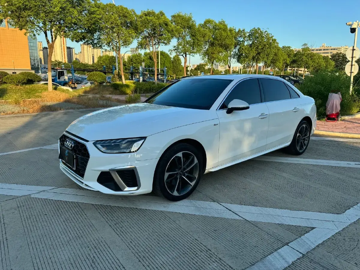 2022 Audi A4L 2.0T 190HP L4 7DCT