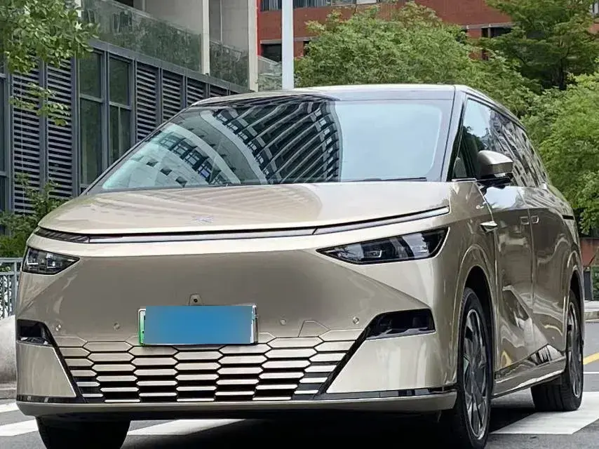 2024 Xpeng X9 BEV 101.5KWH