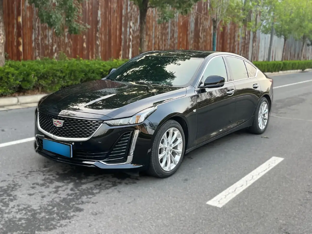 2022 Cadillac CT5 2.0T 237HP L4 10AT