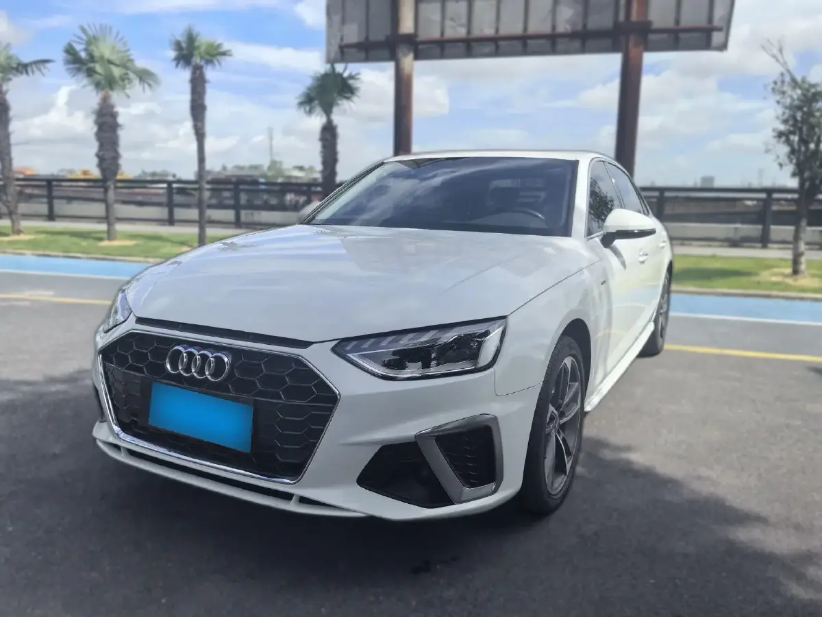2022 Audi A4L 2.0T 190HP L4 7DCT