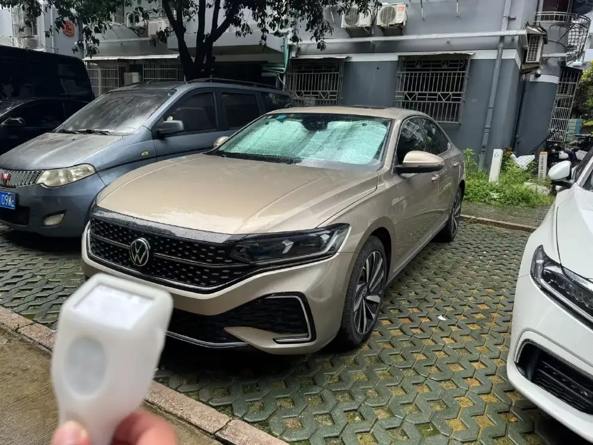 2022 Volkswagen Passat 2.0T 186HP L4 7DCT