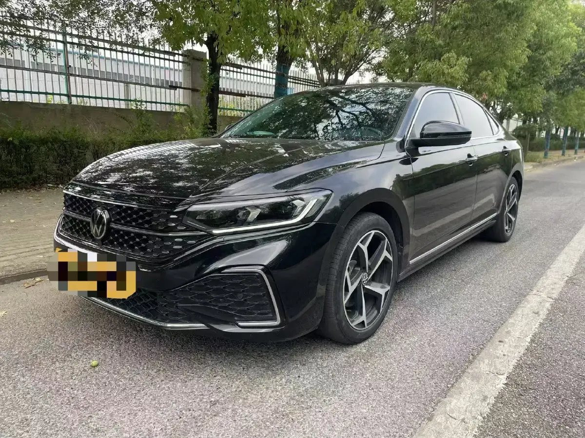 2024 Volkswagen Passat 2.0T 186HP L4 7DCT