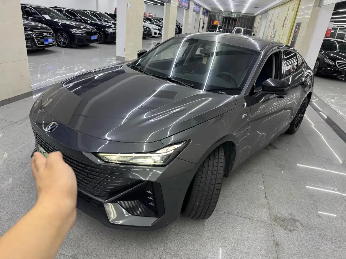 2023 ChangAn UNI-V iDD 1.5T 170HP L4 6TCT PHEV 18.4KWH
