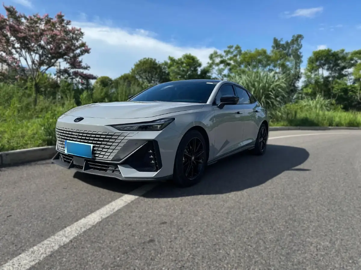 2022 ChangAn UNI-V 1.5T 188HP L4 7DCT