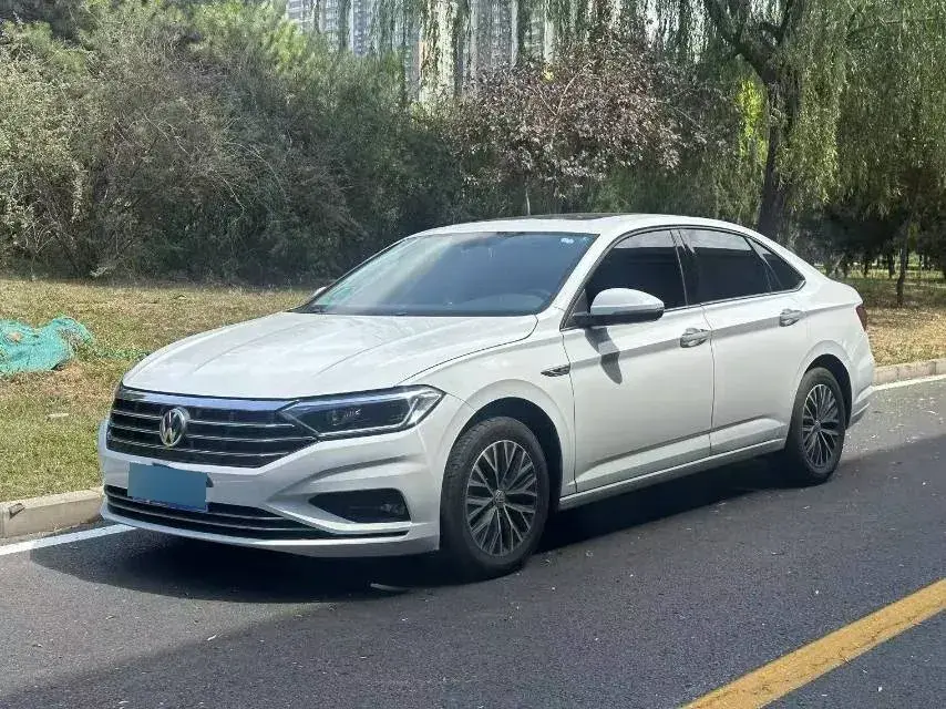 2021 Volkswagen Sagitar 1.2T 116HP L4 7DCT