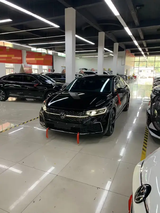 2024 Volkswagen Passat 2.0T 220HP L4 7DCT