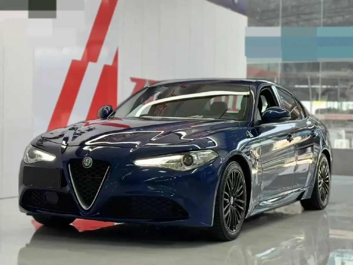 2017 Alfa Romeo Giulia 2.0T 200HP L4 8AT