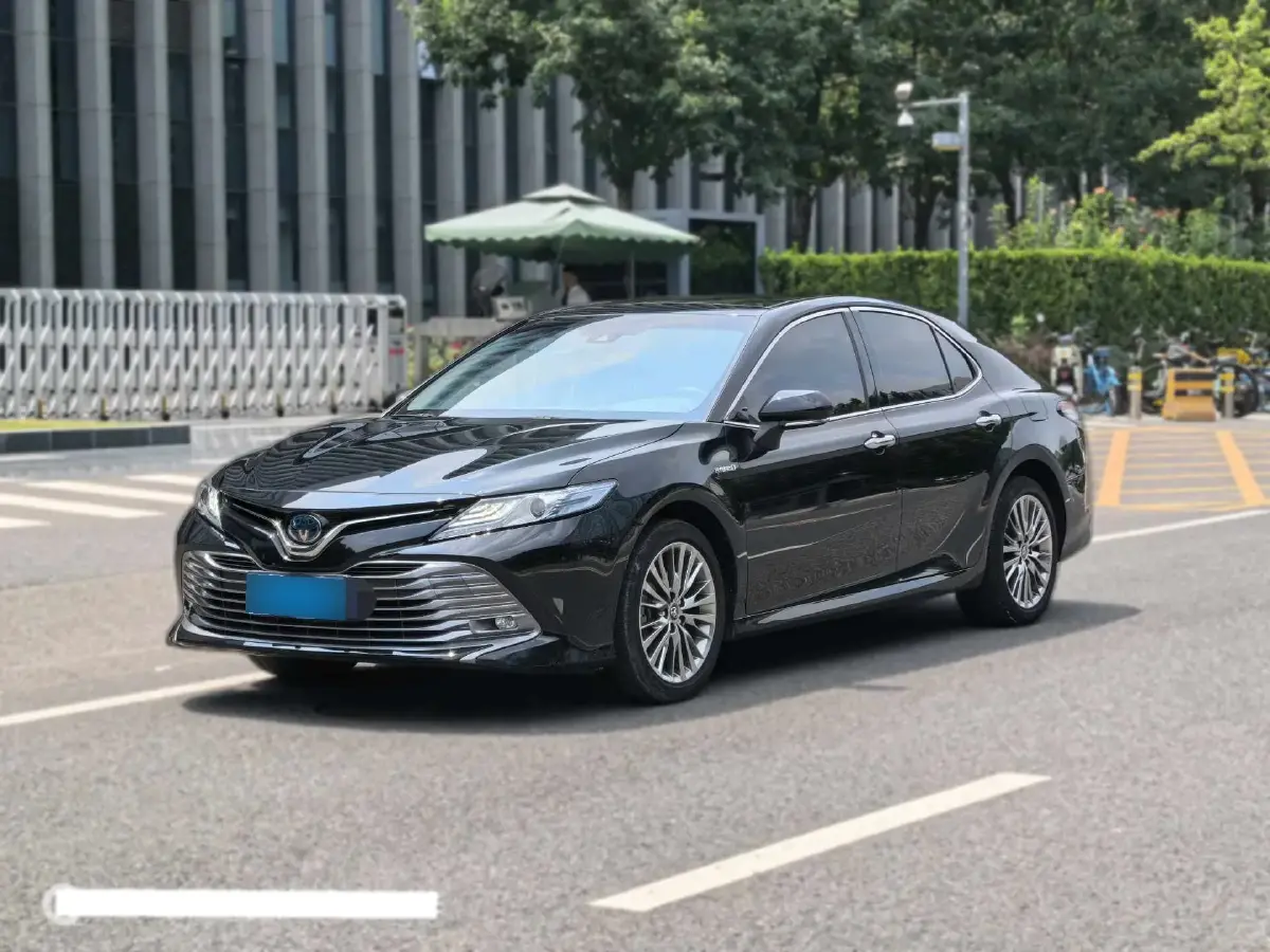 2021 Toyota Camry 2.5L 178HP L4 E-CVT Hybrid