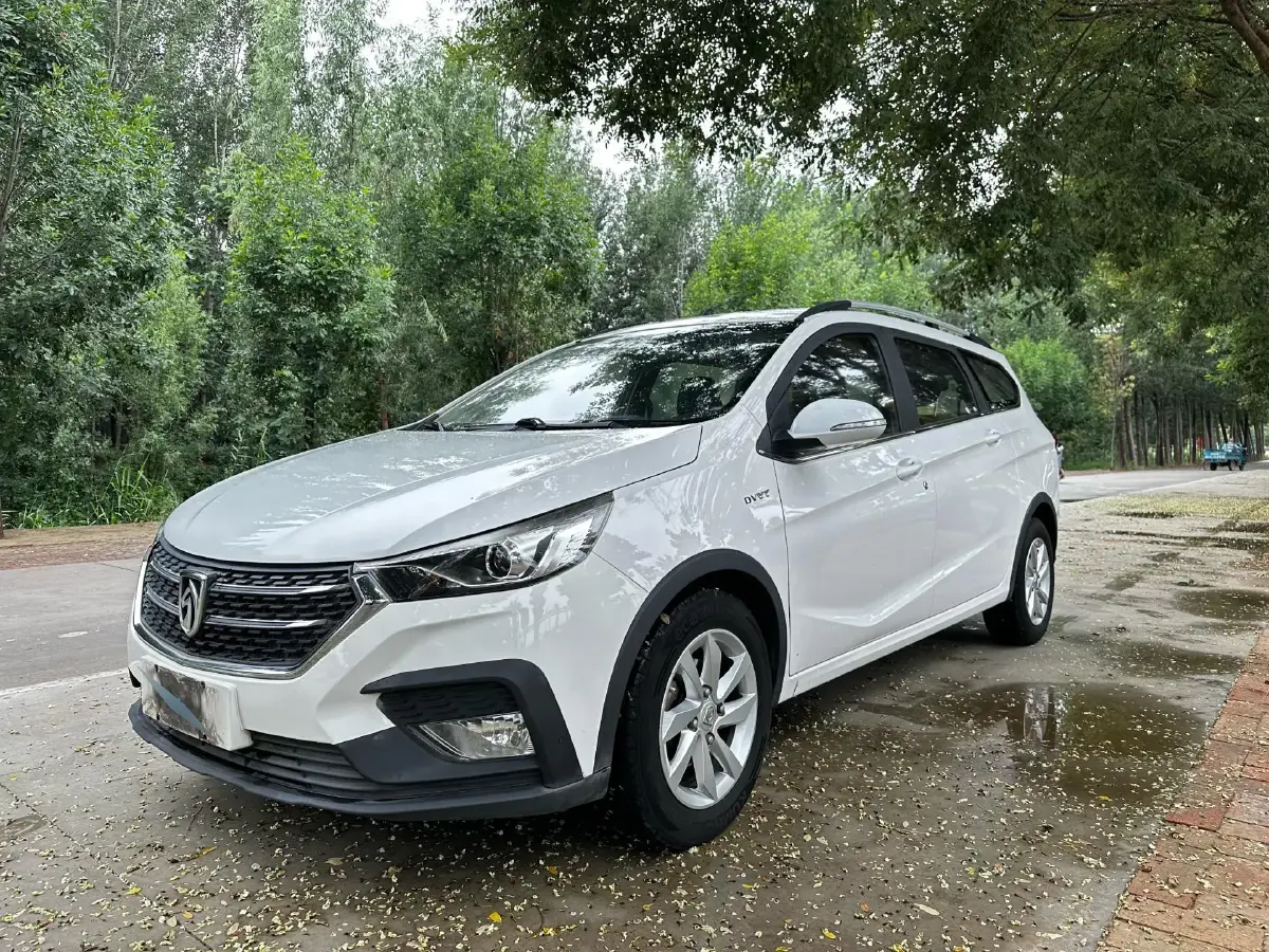 2018 BaoJun 310W 1.5L 105HP L4 5AMT