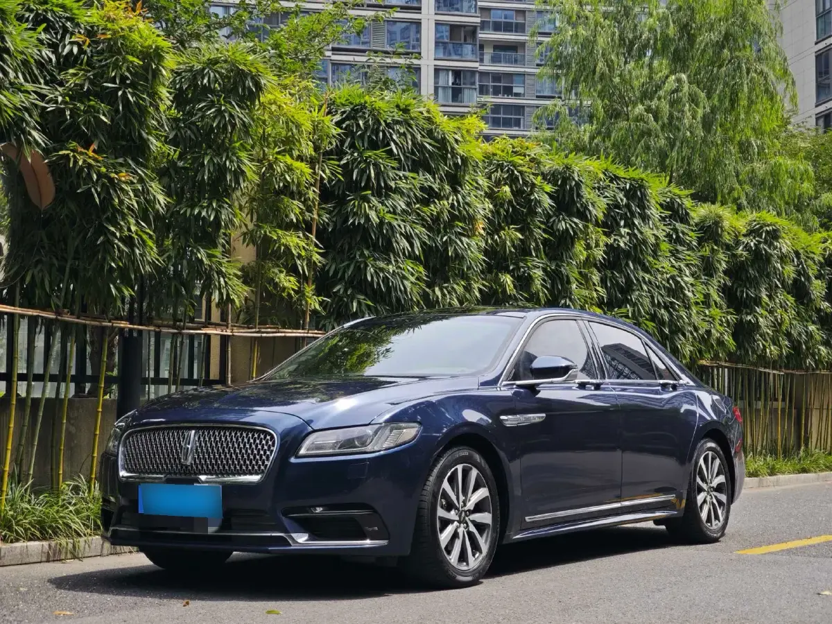 2017 Lincoln Continental 2.0T 261HP L4 6AT