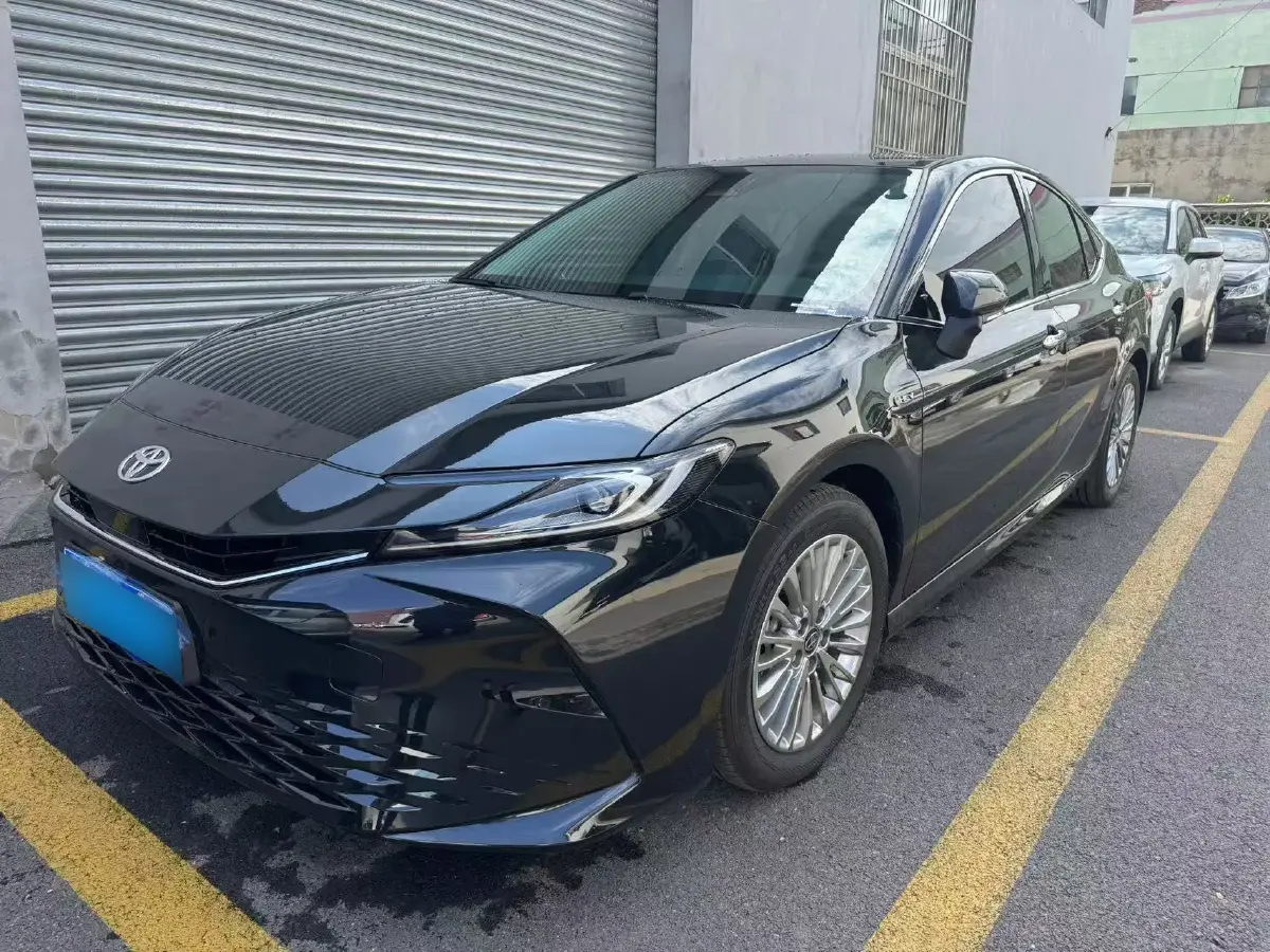 2024 Toyota Camry 2.0L 152HP L4 E-CVT Hybrid