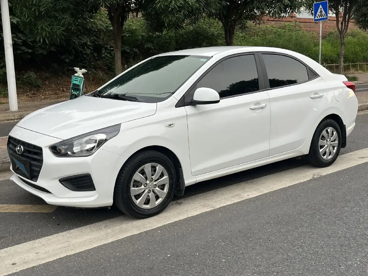 2017 Hyundai Reina 1.4L 95HP L4 5MT