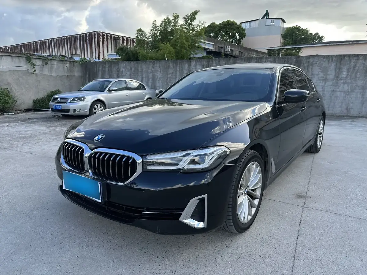 2022 BMW 5 Series 2.0T 184HP L4 8AT
