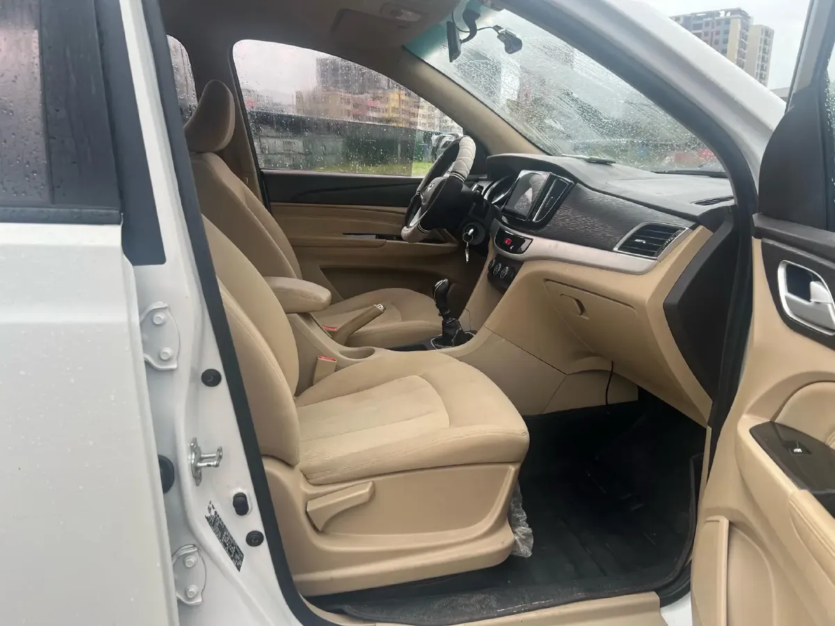 2020 WuLing 730 1.5L 105HP L4 6MT,autocango,china used car exporter,china ev exporter,chinese used car exporter,chinese used ev exporter