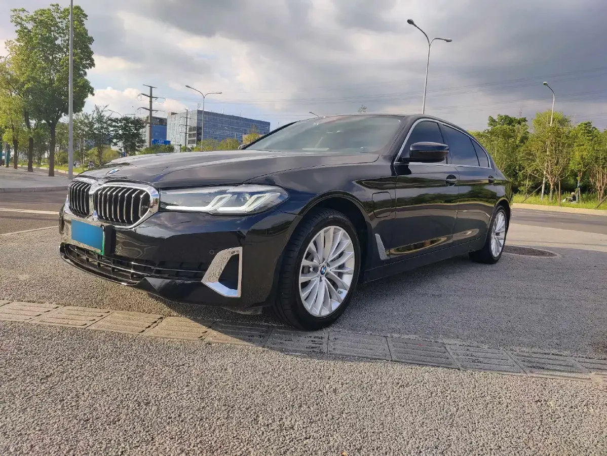 2021 BMW 5 Series 2.0T 184HP L4 8AT PHEV 17.7KWH