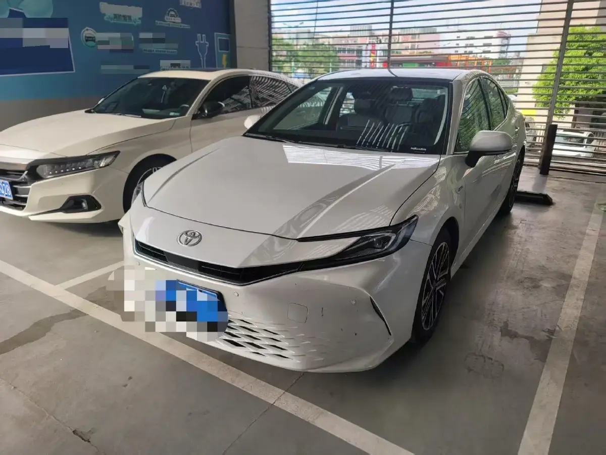 2024 Toyota Camry 2.5L 185HP L4 E-CVT Hybrid