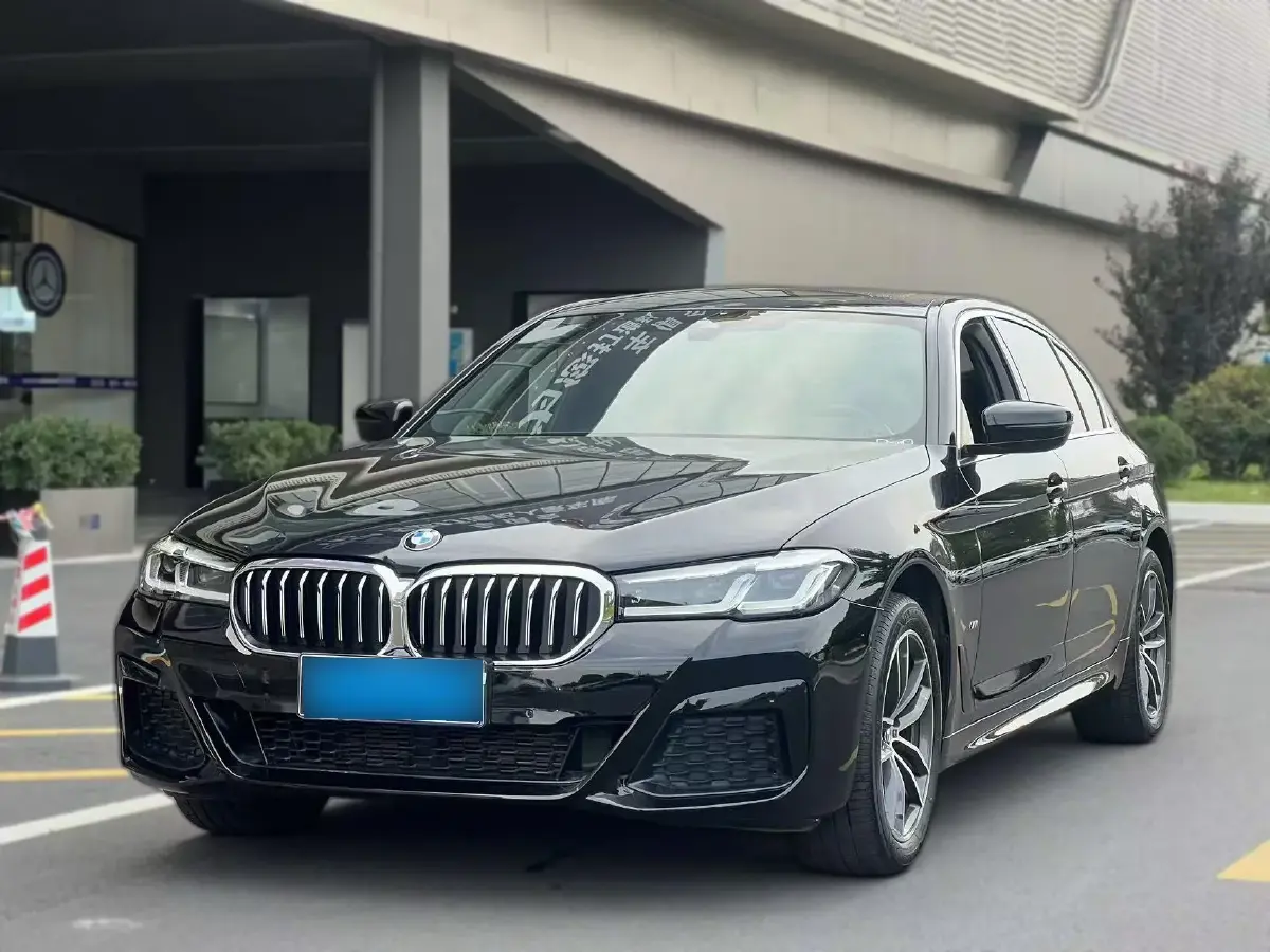 2022 BMW 5 Series 2.0T 184HP L4 8AT