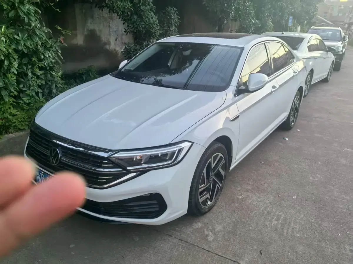 2022 Volkswagen Sagitar 1.4T 150HP L4 7DCT