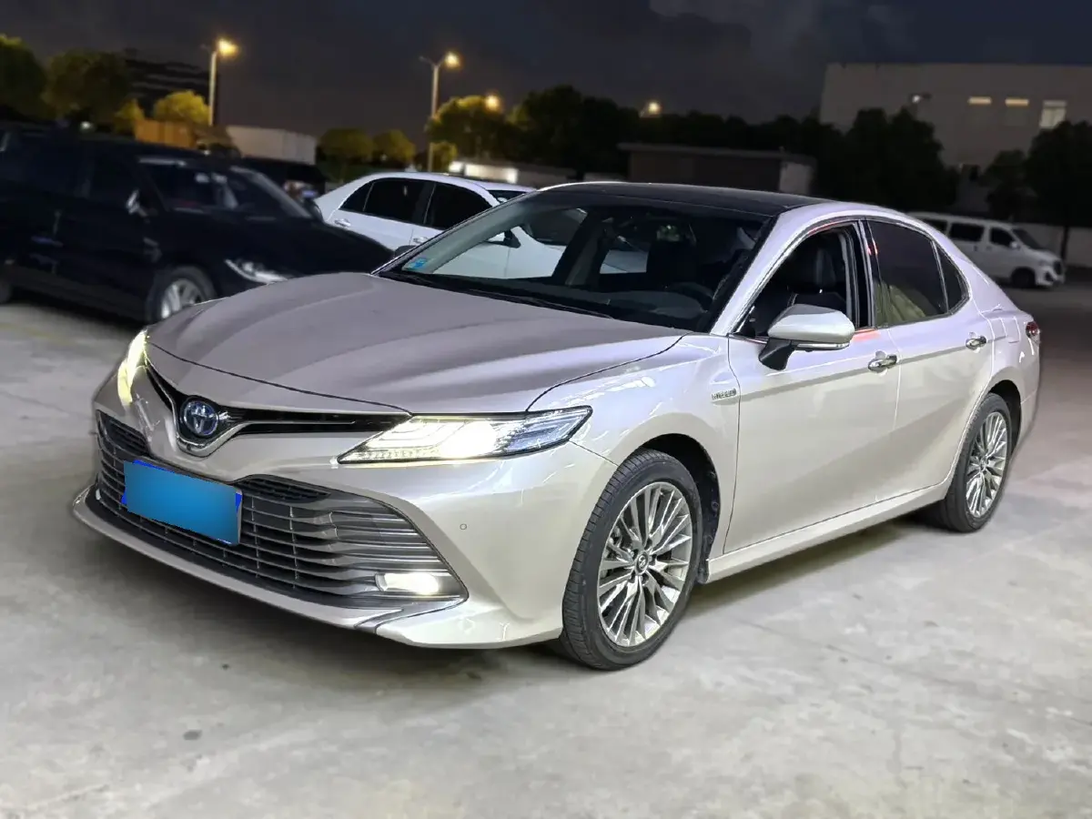 2019 Toyota Camry 2.5L 178HP L4 E-CVT Hybrid