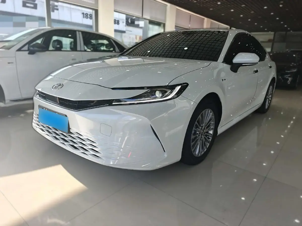 2024 Toyota Camry 2.0L 152HP L4 E-CVT Hybrid