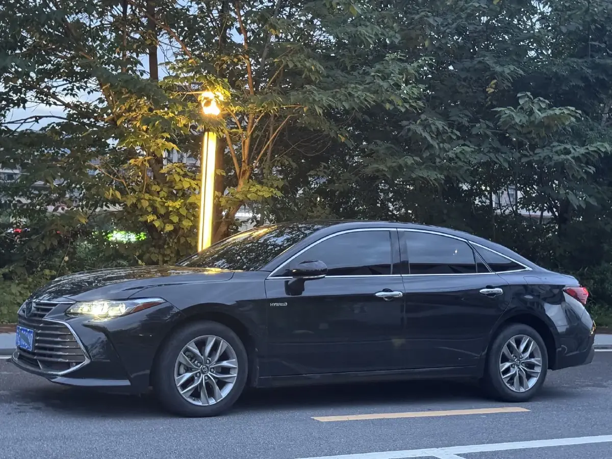 2019 Toyota Avalon 2.5L 178HP L4 E-CVT Hybrid