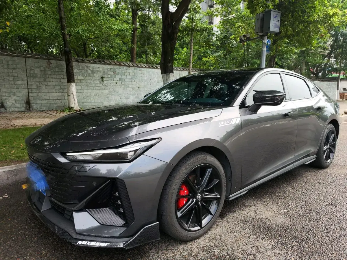 2022 ChangAn UNI-V 1.5T 188HP L4 7DCT