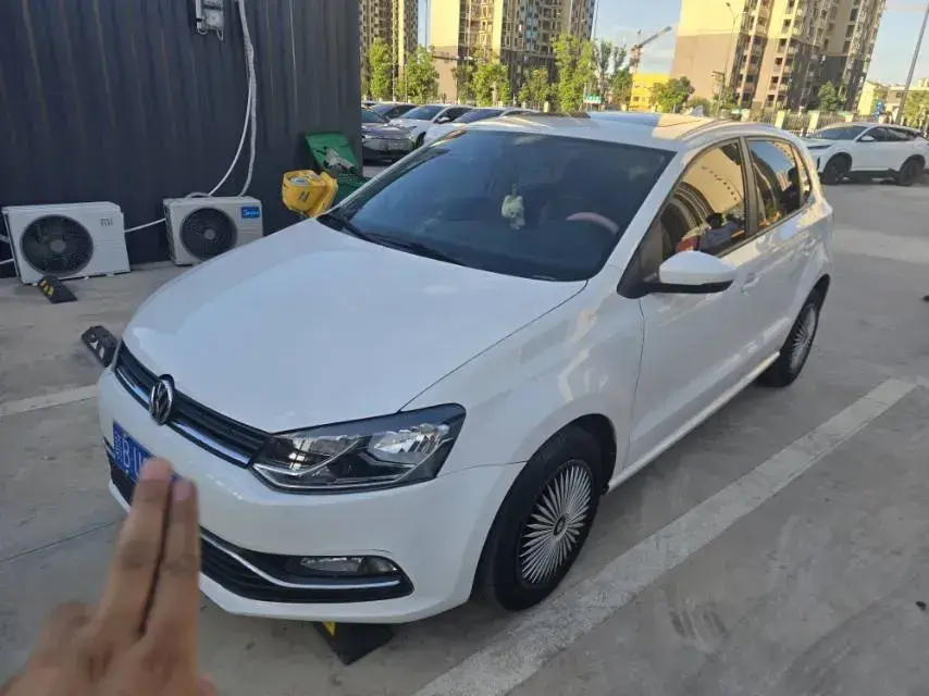 2016 Volkswagen Polo 1.6L 110HP L4 6AT
