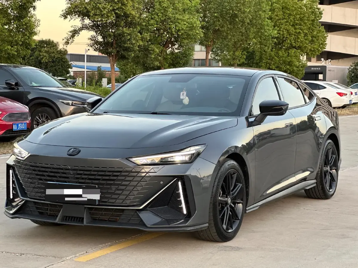 2022 ChangAn UNI-V 1.5T 188HP L4 7DCT